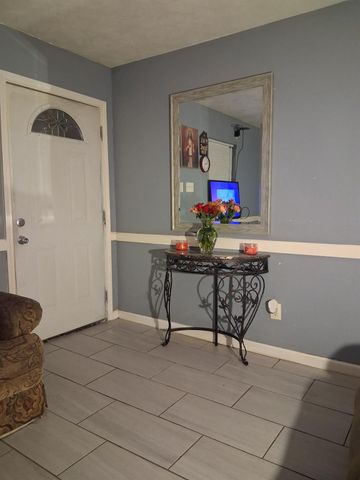 213 N 2nd Street, La Porte, TX 77571