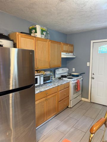 213 N 2nd Street, La Porte, TX 77571