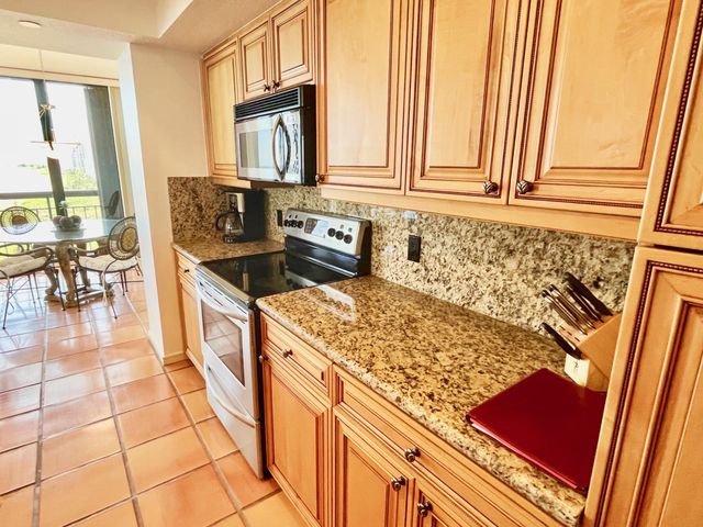 4000 N Ocean Drive 902, Singer Island, FL 33404
