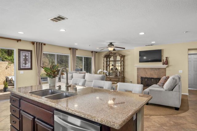 10145 Challenger Ct, Spring Valley, CA 91978