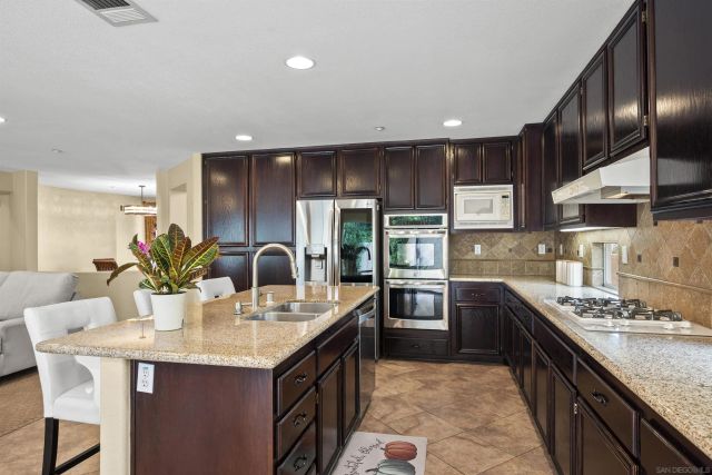 10145 Challenger Ct, Spring Valley, CA 91978