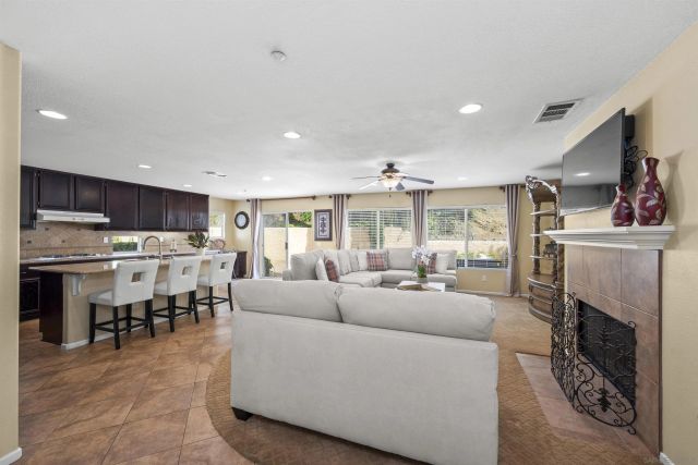 10145 Challenger Ct, Spring Valley, CA 91978