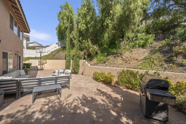10145 Challenger Ct, Spring Valley, CA 91978