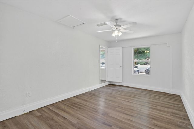 2117 Brookshire Street, Arlington, TX 76010