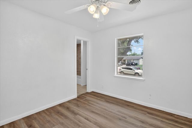 2117 Brookshire Street, Arlington, TX 76010