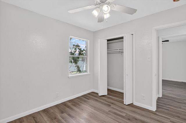 2117 Brookshire Street, Arlington, TX 76010