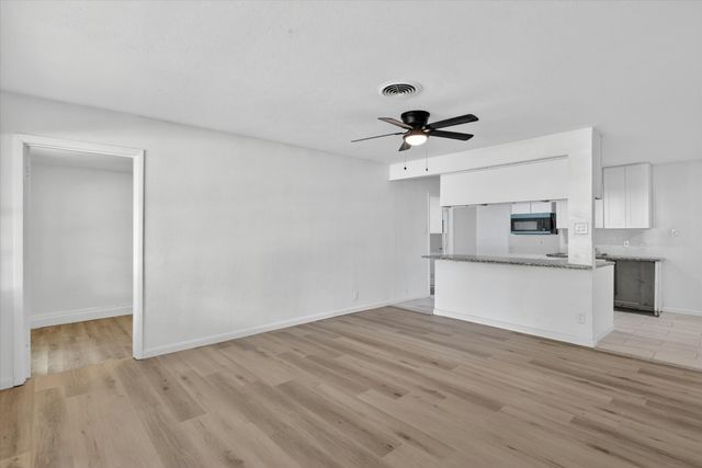 2117 Brookshire Street, Arlington, TX 76010