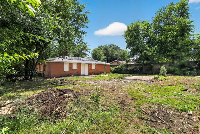2117 Brookshire Street, Arlington, TX 76010
