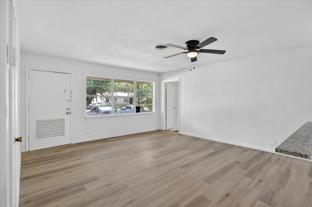 2117 Brookshire Street, Arlington, TX 76010