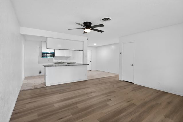2117 Brookshire Street, Arlington, TX 76010