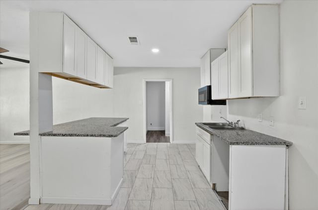 2117 Brookshire Street, Arlington, TX 76010