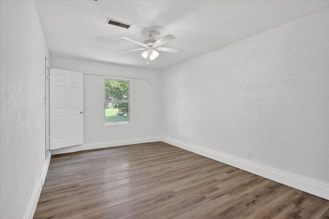 2117 Brookshire Street, Arlington, TX 76010