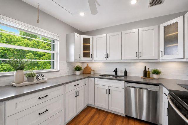 13475 SW 9th St 401A, Pembroke Pines, FL 33027