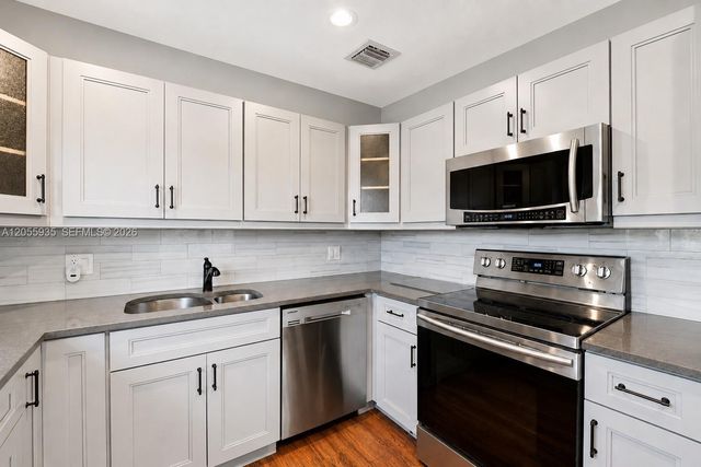 13475 SW 9th St 401A, Pembroke Pines, FL 33027