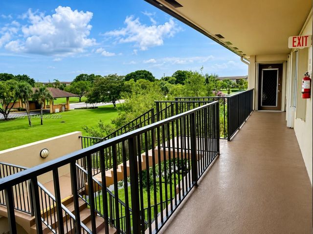 13475 SW 9th St 401A, Pembroke Pines, FL 33027