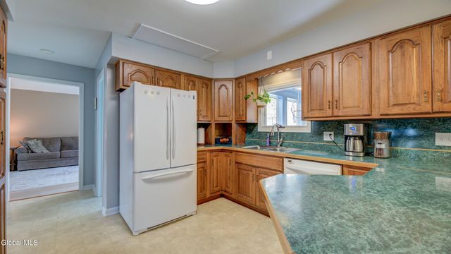 8 Pinewood Drive, Glenville, NY 12302