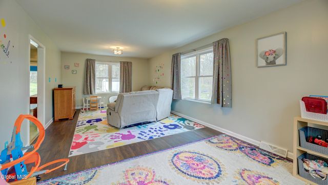 8 Pinewood Drive, Glenville, NY 12302