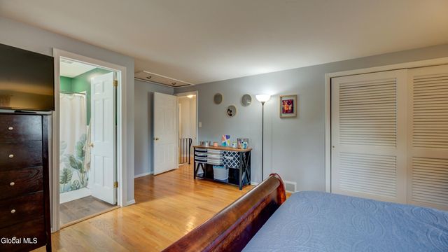 8 Pinewood Drive, Glenville, NY 12302