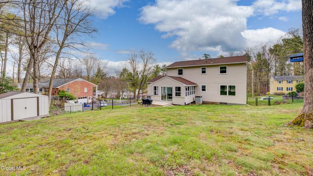 8 Pinewood Drive, Glenville, NY 12302