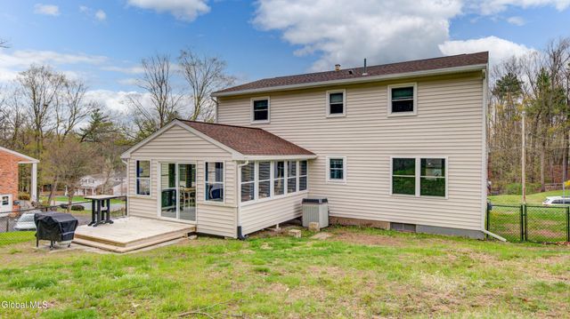 8 Pinewood Drive, Glenville, NY 12302