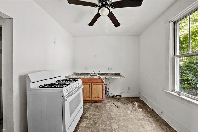 217-219 5th St, Wilmerding, PA 15148