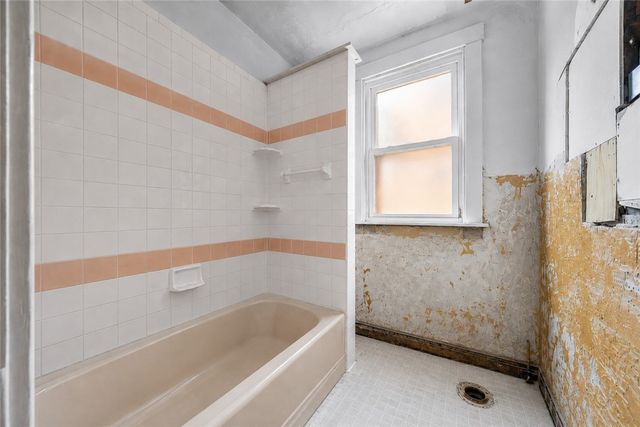 217-219 5th St, Wilmerding, PA 15148