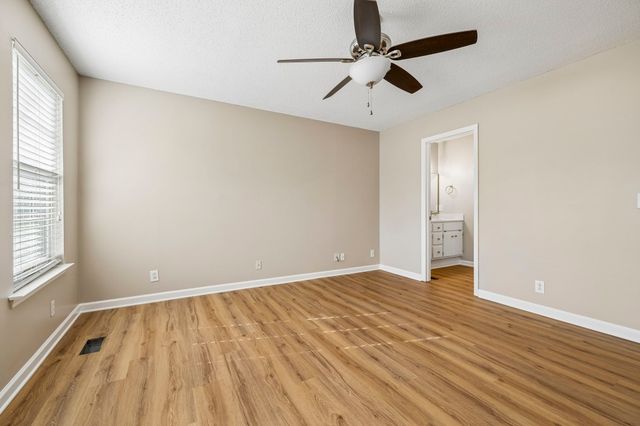 2901 Meadowhill Dr, Murfreesboro, TN 37130