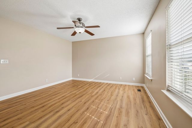 2901 Meadowhill Dr, Murfreesboro, TN 37130