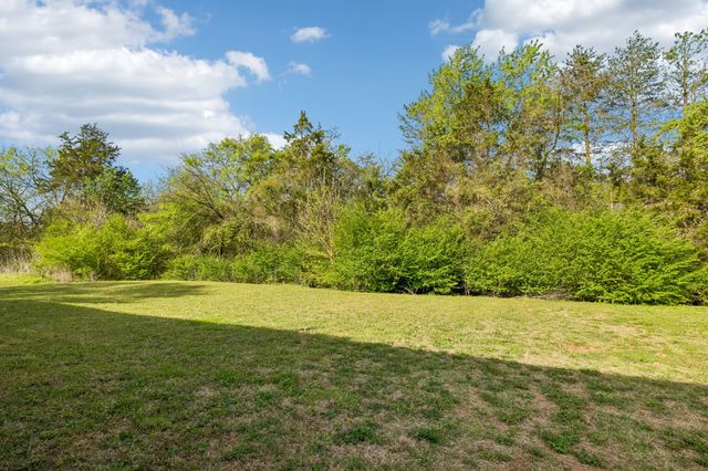 2901 Meadowhill Dr, Murfreesboro, TN 37130