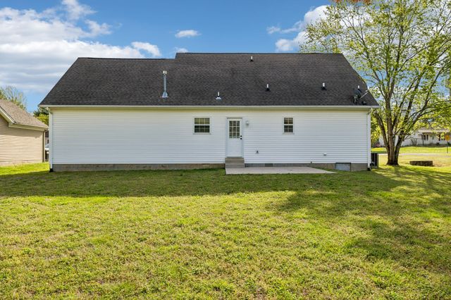 2901 Meadowhill Dr, Murfreesboro, TN 37130