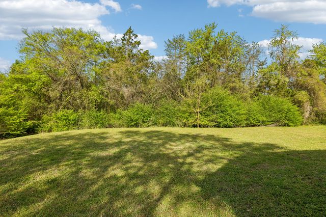 2901 Meadowhill Dr, Murfreesboro, TN 37130