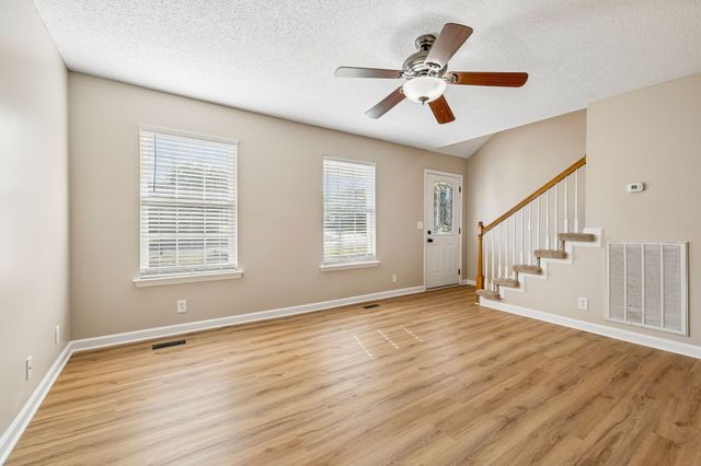 2901 Meadowhill Dr, Murfreesboro, TN 37130