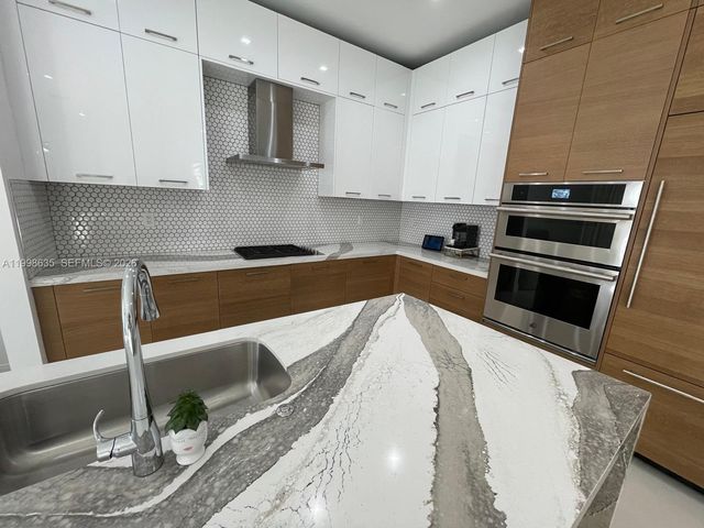 8283 NW 44th St, Doral, FL 33166