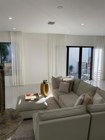 8283 NW 44th St, Doral, FL 33166