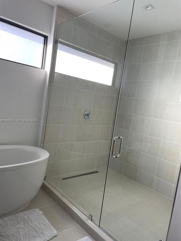 8283 NW 44th St, Doral, FL 33166