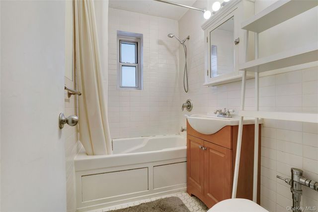 111-09 66th Avenue 2B, Forest Hills, NY 11375