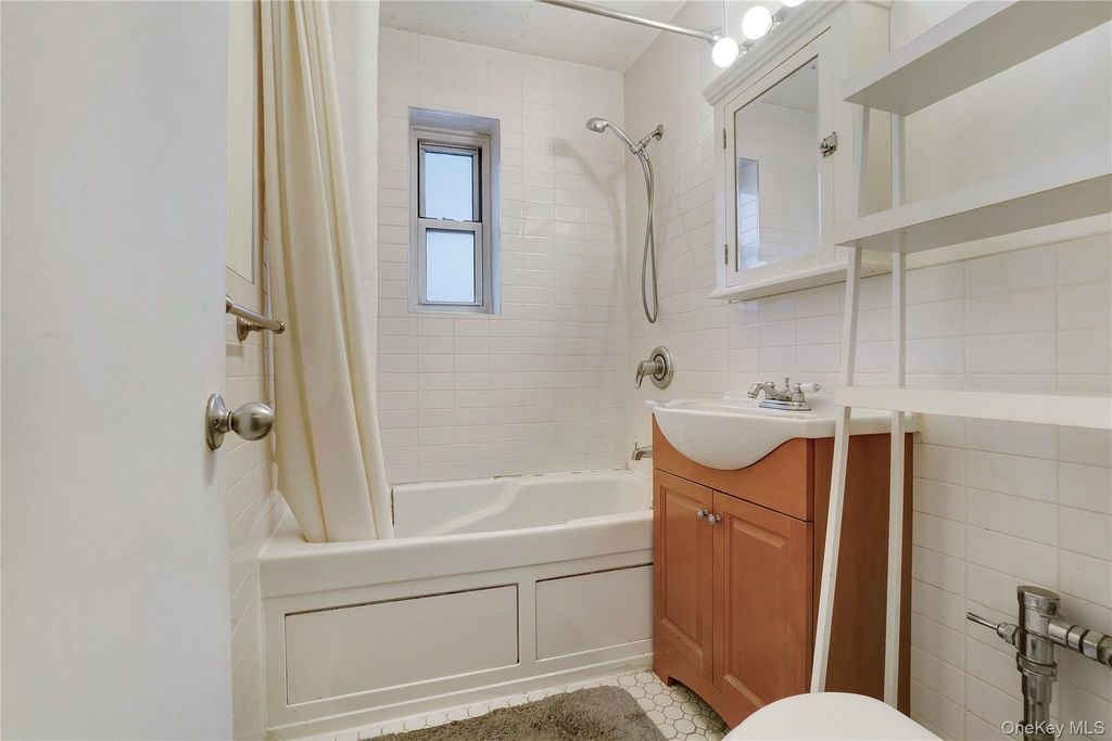 111-09 66th Avenue 2B, Forest Hills, NY 11375 — photo 5