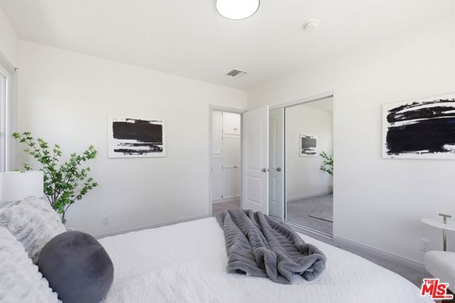 7444 Oak Park Avenue, Van Nuys (los Angeles), CA 91406