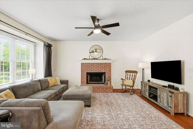 42631 HARRIS, Chantilly, VA 20152
