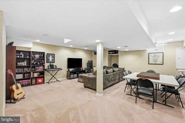 42631 HARRIS, Chantilly, VA 20152