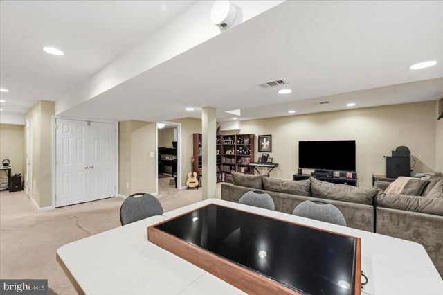 42631 HARRIS, Chantilly, VA 20152