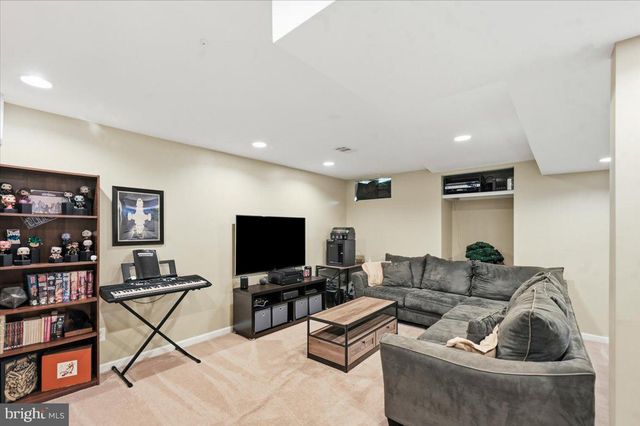42631 HARRIS, Chantilly, VA 20152