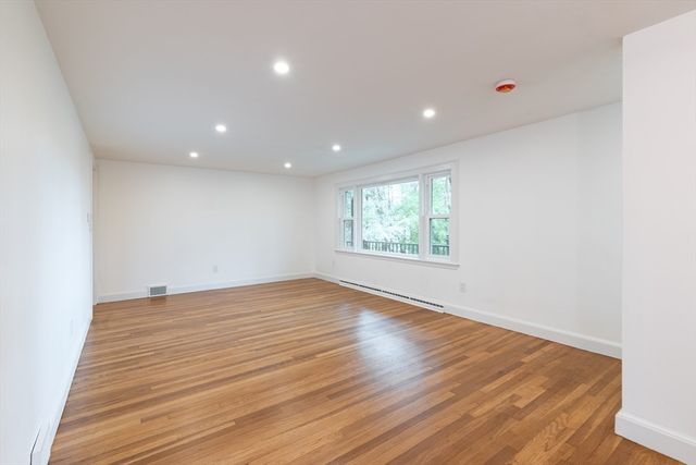 9 Bridge St, Medfield, MA 02052