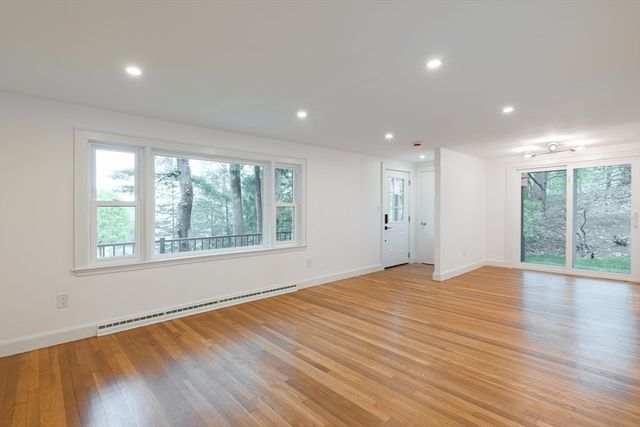 9 Bridge St, Medfield, MA 02052