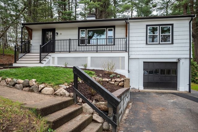9 Bridge St, Medfield, MA 02052