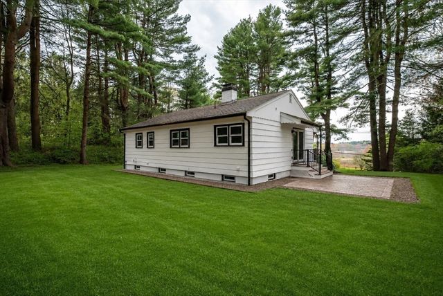 9 Bridge St, Medfield, MA 02052