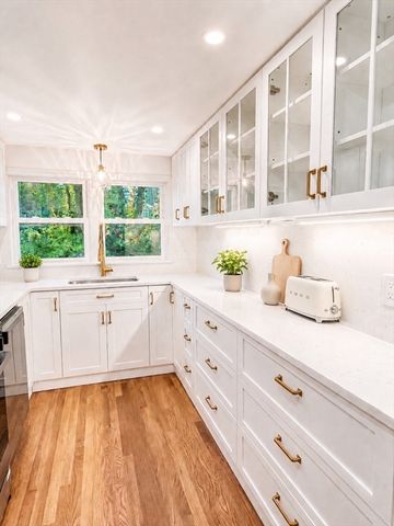 9 Bridge St, Medfield, MA 02052