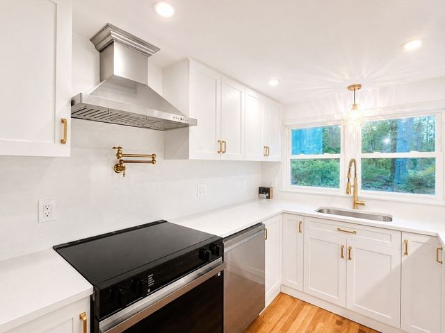9 Bridge St, Medfield, MA 02052