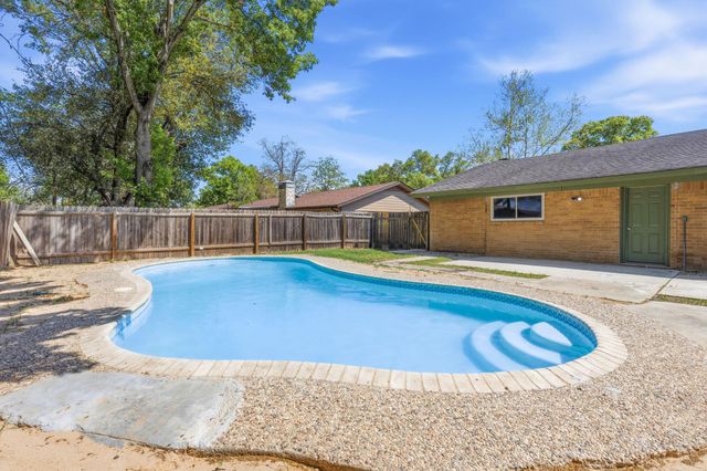 1307 Aspen ST, Lockhart, TX 78644
