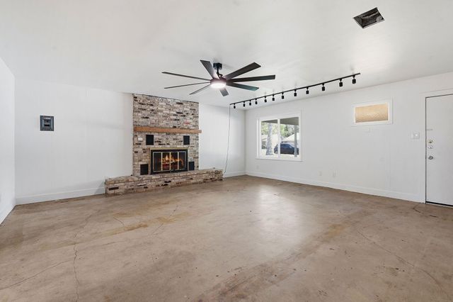 1307 Aspen ST, Lockhart, TX 78644